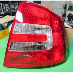 Faro trasero derecho Skoda Octavia